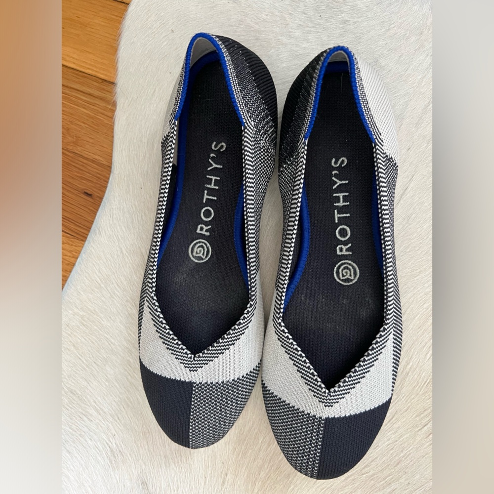 Rothy’s 7 white and black round toe